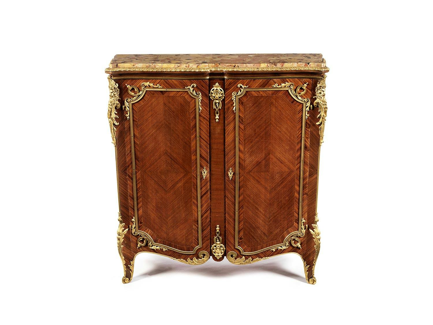 Detailabbildung: Halbschrank im Louis XV-Stil