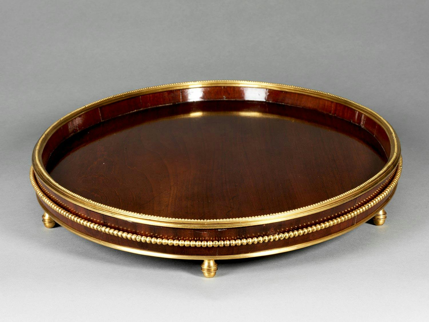 Detailabbildung: Seltener Roentgen-Tafelaufsatz