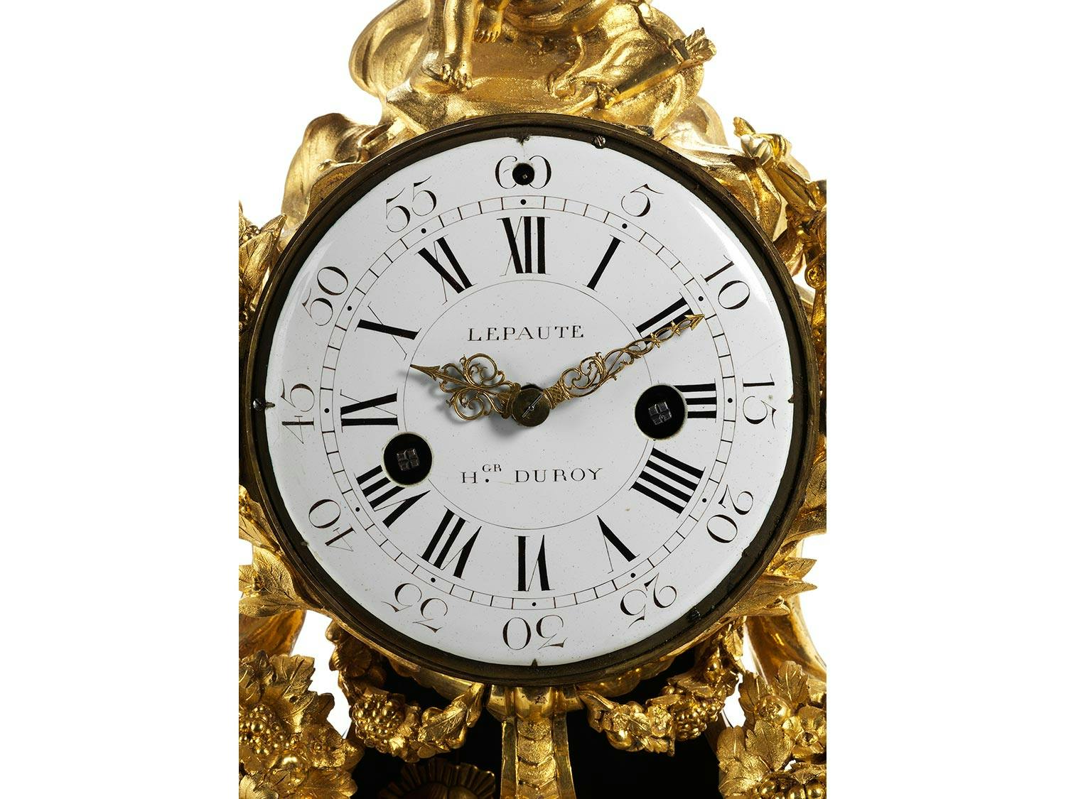 Detailabbildung: Große Louis XVI-Kaminuhr