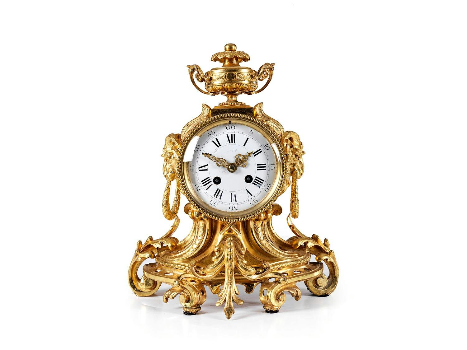 Pendule im Louis XVI-Stil