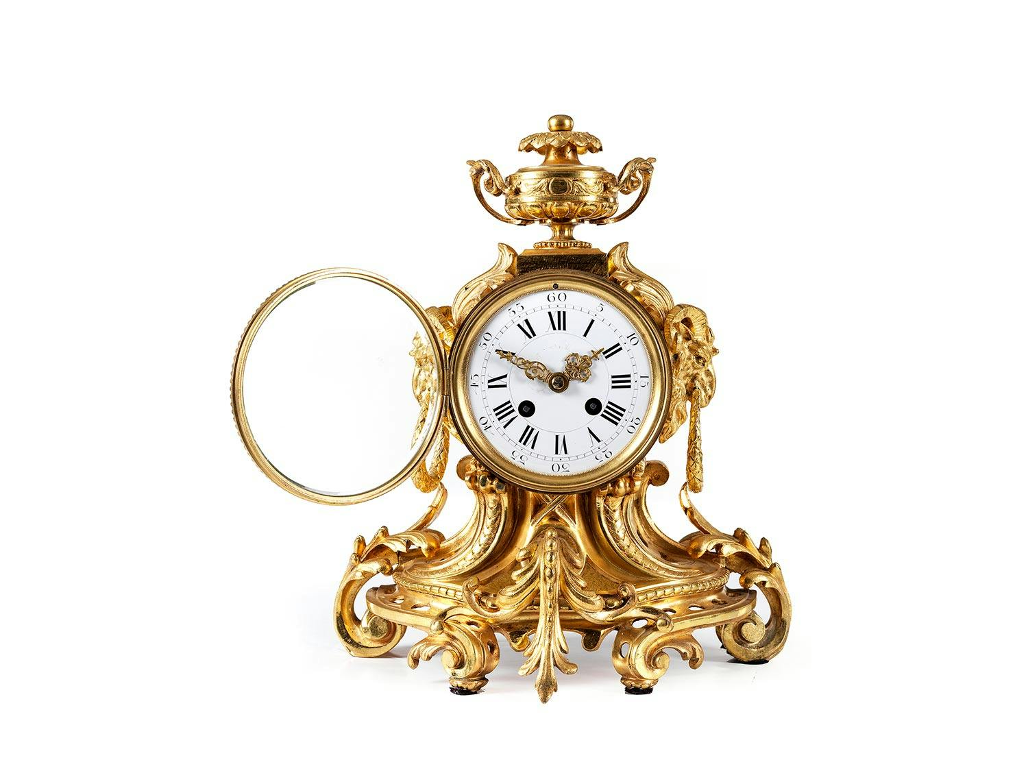 Detailabbildung: Pendule im Louis XVI-Stil