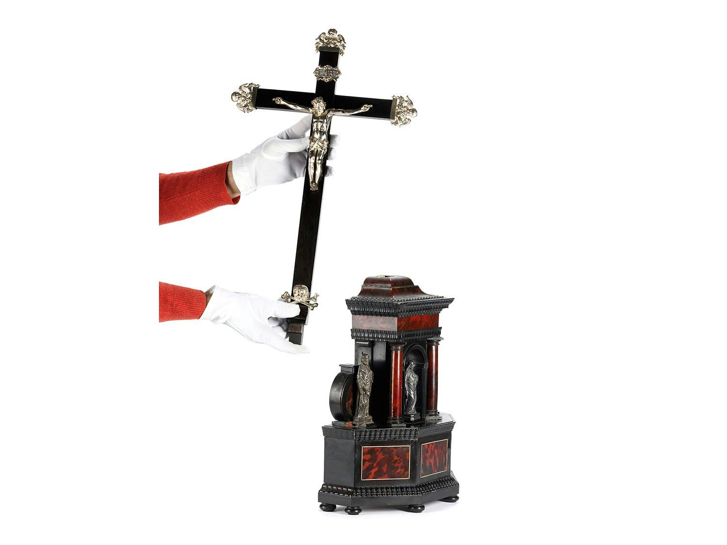 Detailabbildung: Altarkreuz mit Silberkorpus