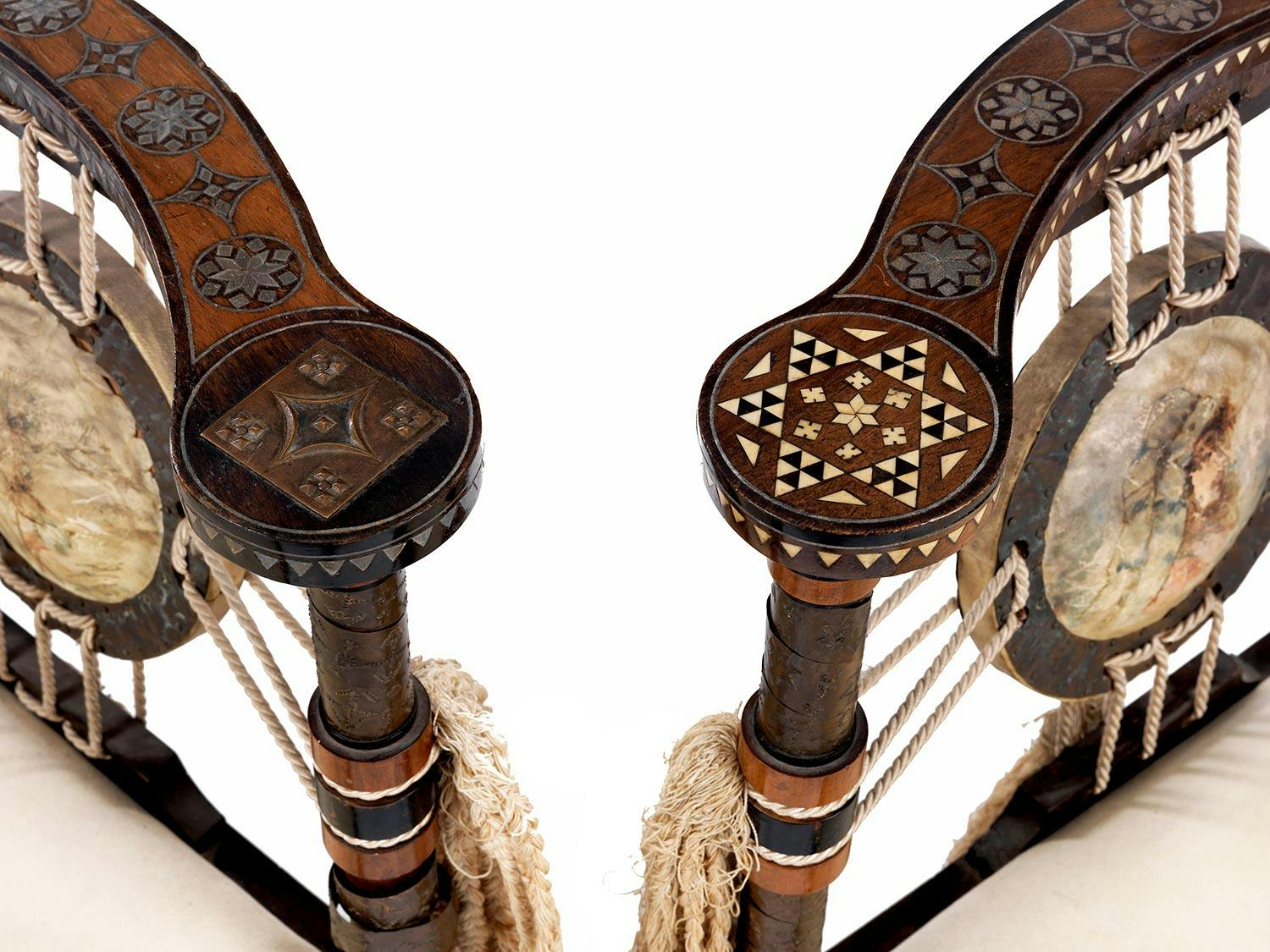 Detailabbildung: Carlo Bugatti Eckstühle