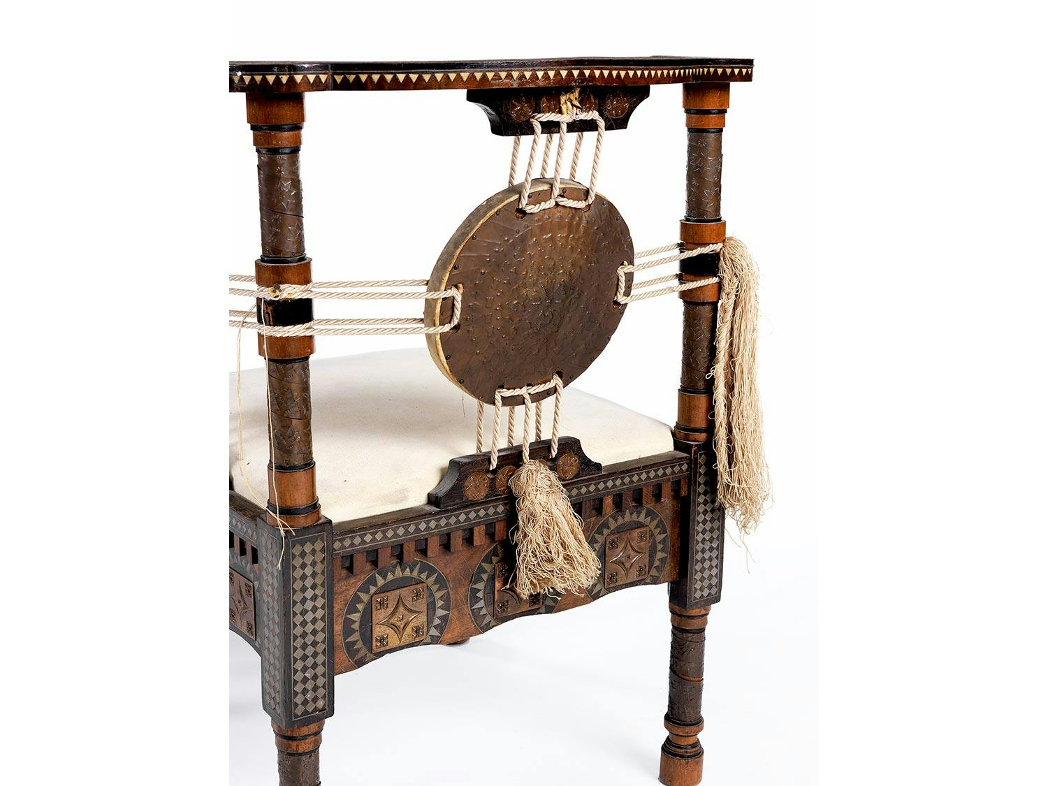 Detailabbildung: Carlo Bugatti Eckstühle