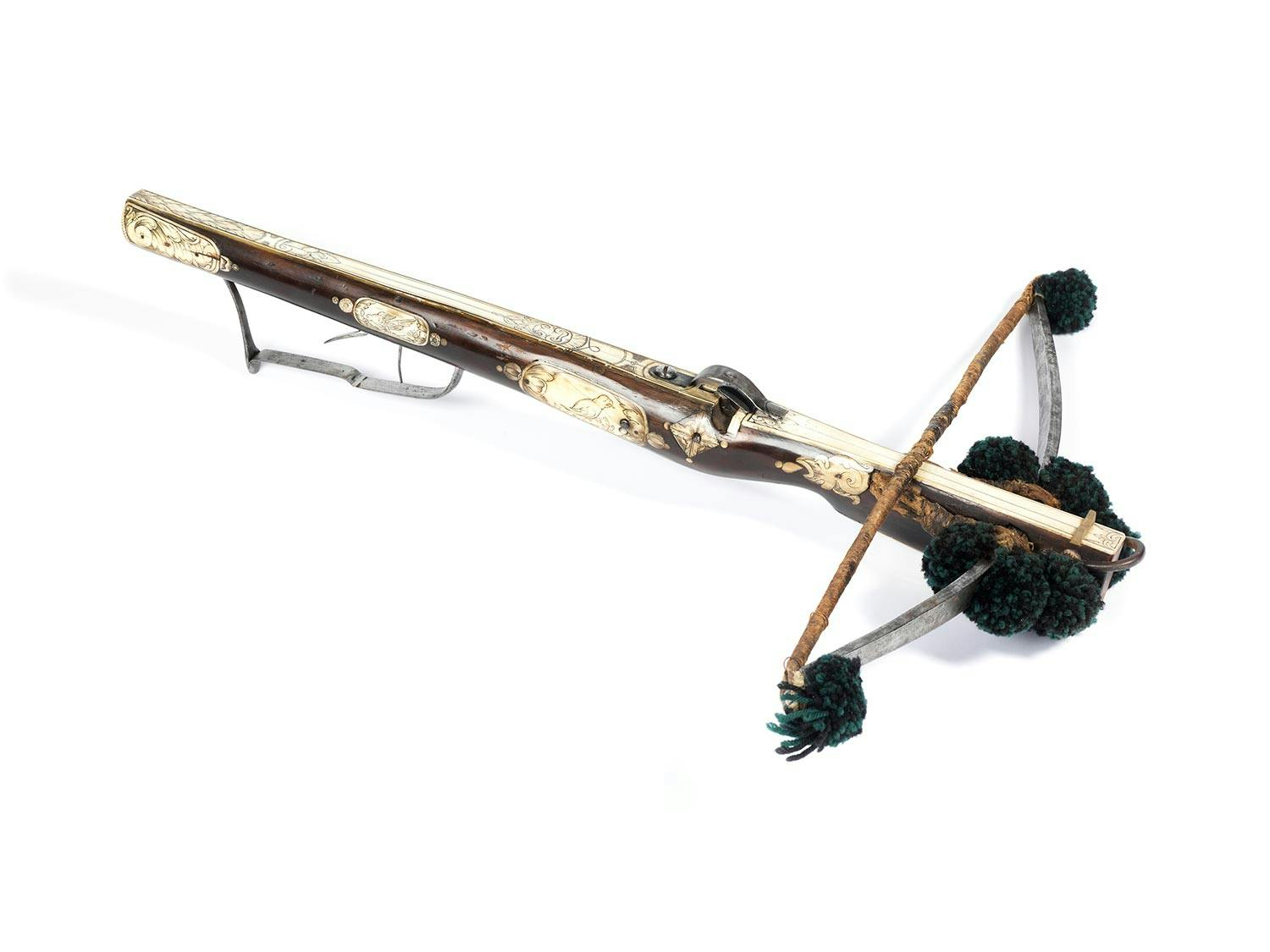 Detailabbildung: Armbrust mit Vogeldekor