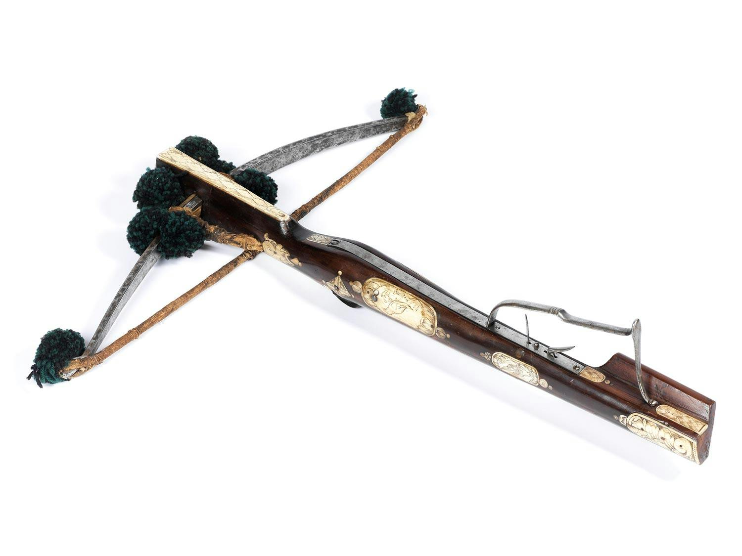 Detailabbildung: Armbrust mit Vogeldekor