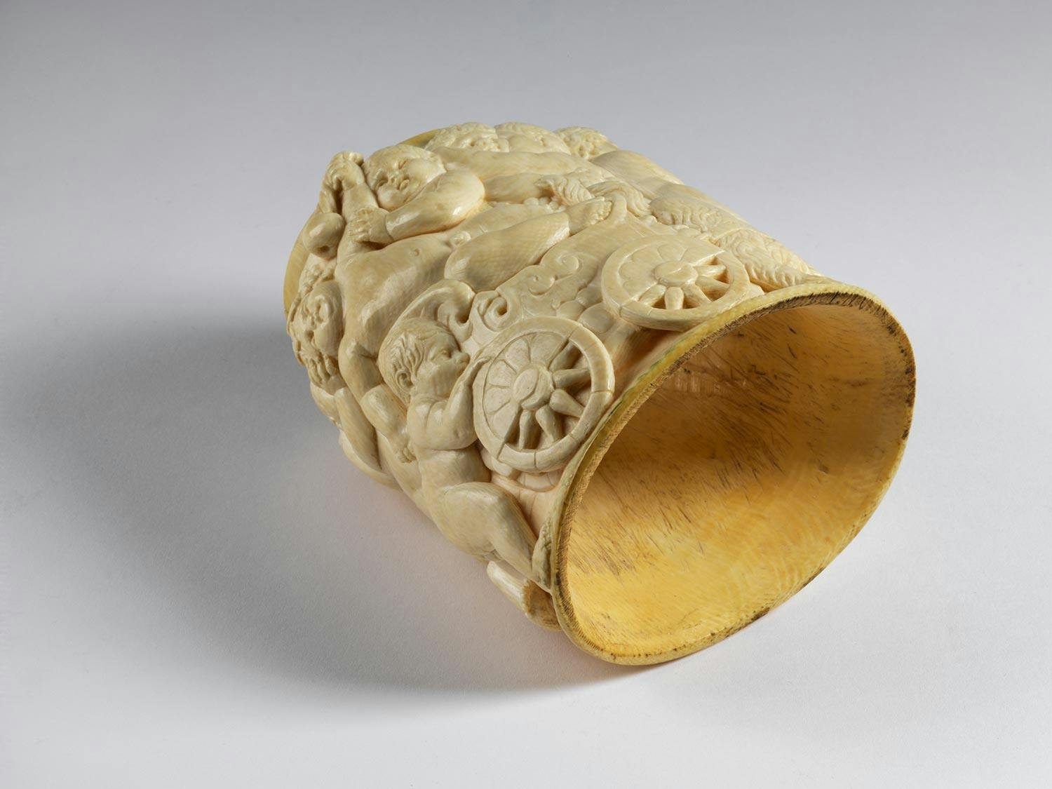 Detailabbildung: Humpen mit Kinderbacchanal