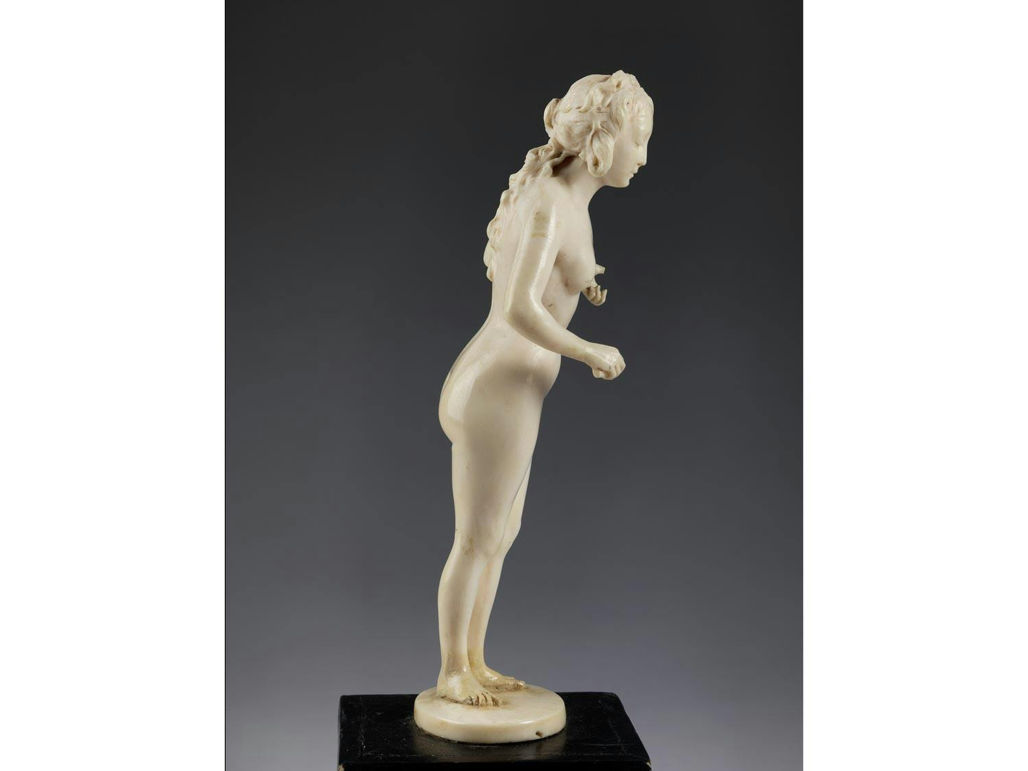 Detailabbildung: Elfenbeinfigurine