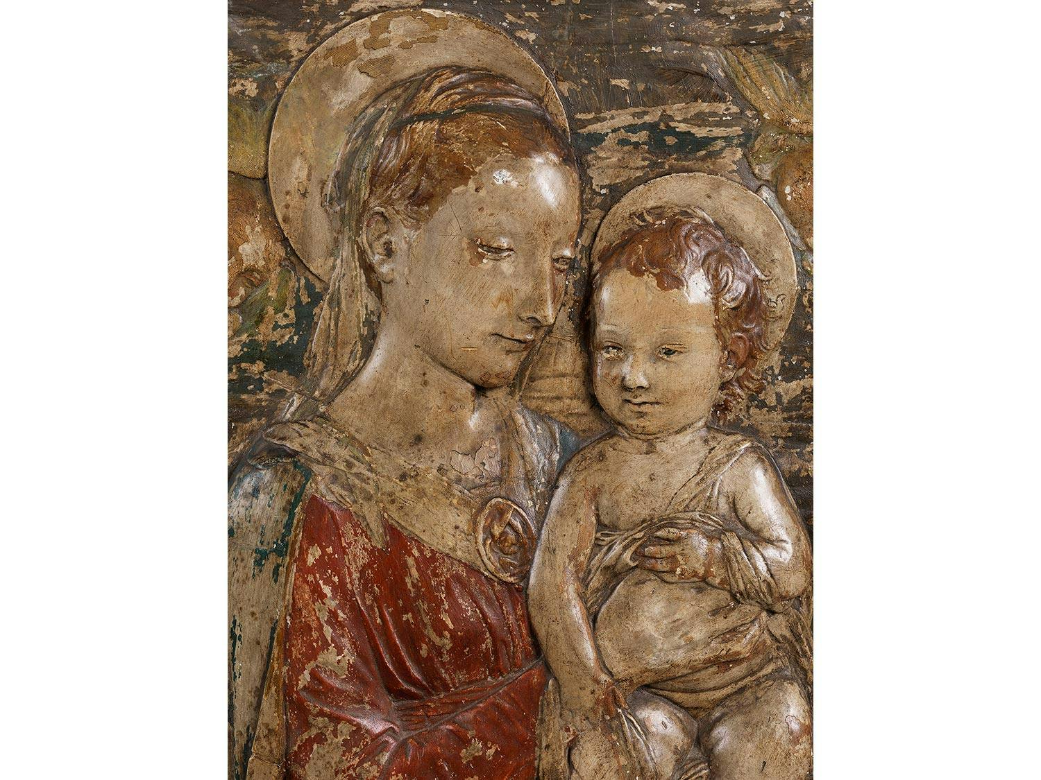 Detailabbildung: Stuckrelief – Maria mit dem Kind