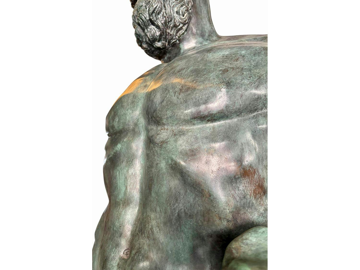 Detailabbildung: Zwei heroische Skulpturen