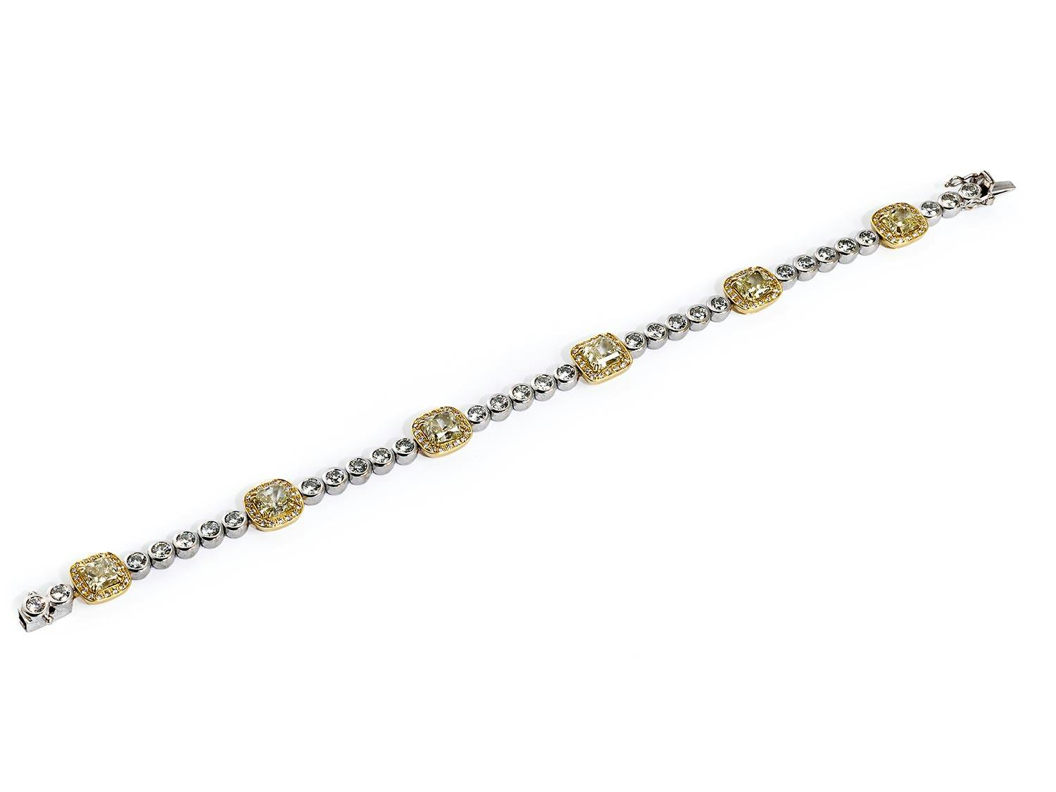 Diamant- und Farbdiamantarmband von Wempe