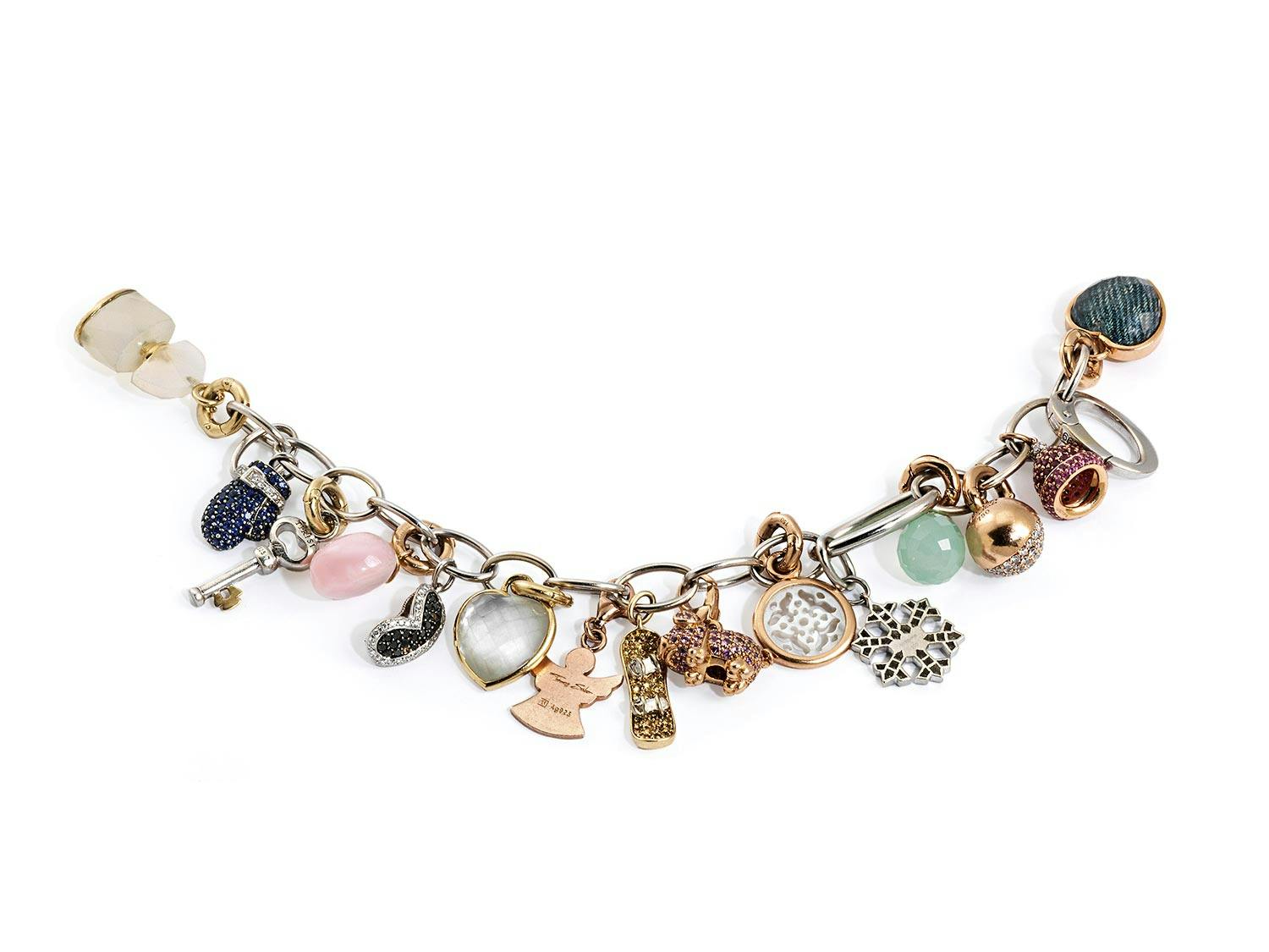 Goldenes Bettelarmband mit 15 Anhängern